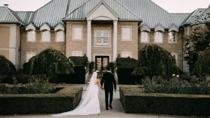 A newly married couple entering Château des Charmes in Niagara-on-the-Lake.