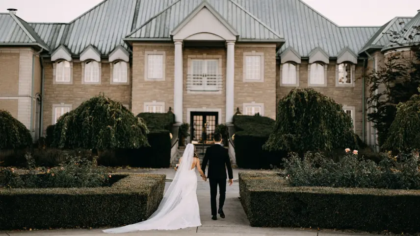 A newly married couple entering Château des Charmes in Niagara-on-the-Lake.